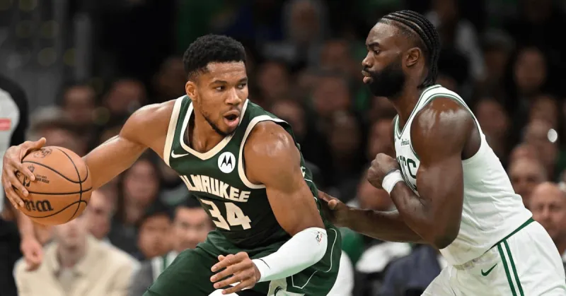 雄鹿更新官方社媒，公布了球队对阵76人的伤病报告。

缺阵（OUT）：扬尼斯-阿