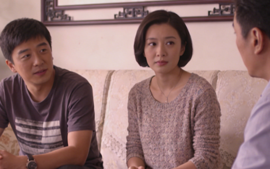 我爸当环卫工供我读大学，我攒25万想给爸妈换房，姐姐催我签合同，我却发现房子根本不是给爸妈买的…