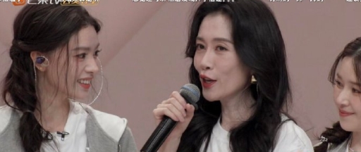 《乘风2026》二公自由组队环节中，资深演员温峥嵘连续五次主动起身争取入队，却接