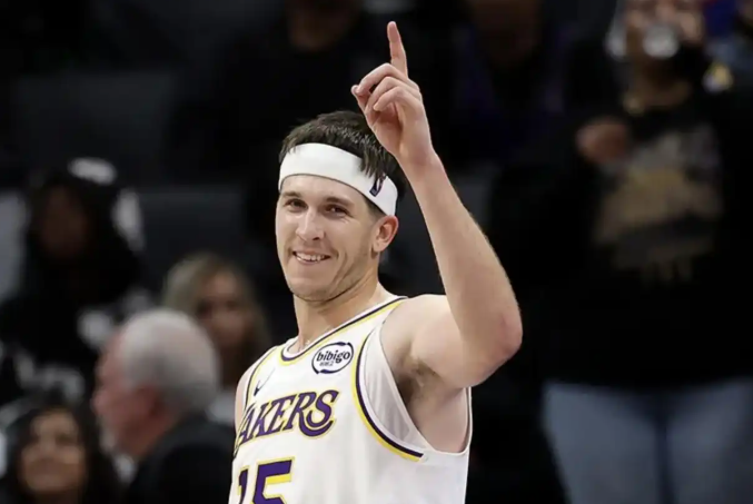 下赛季里皇+三首轮换字母，估计是很多人甚至是湖管的打算。
但照目前这个趋势打下去