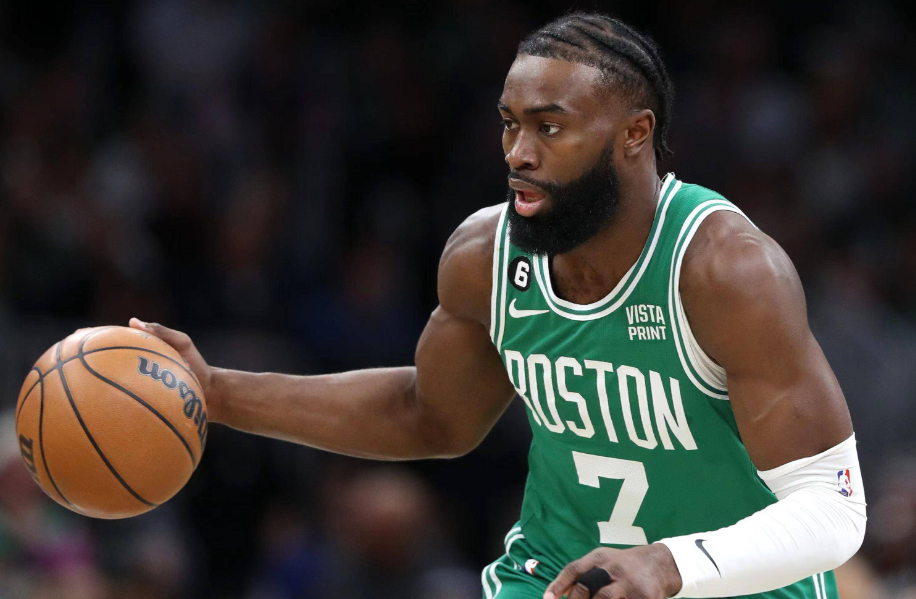 目前最大的问题是打到焦灼时刻，真正的靠谱攻坚点只剩布朗了
以前是首发每个人都能持