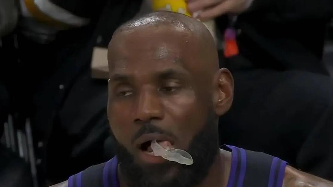 里弗斯首次拒绝采访！湖人输球后相互甩锅，专家：更衣室暗流涌动