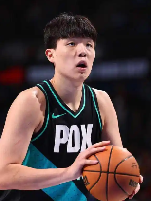 杨瀚森今晚的表现如何，我依然怀疑，但是支持。
虽然我个人依然怀疑他在高对抗比赛中
