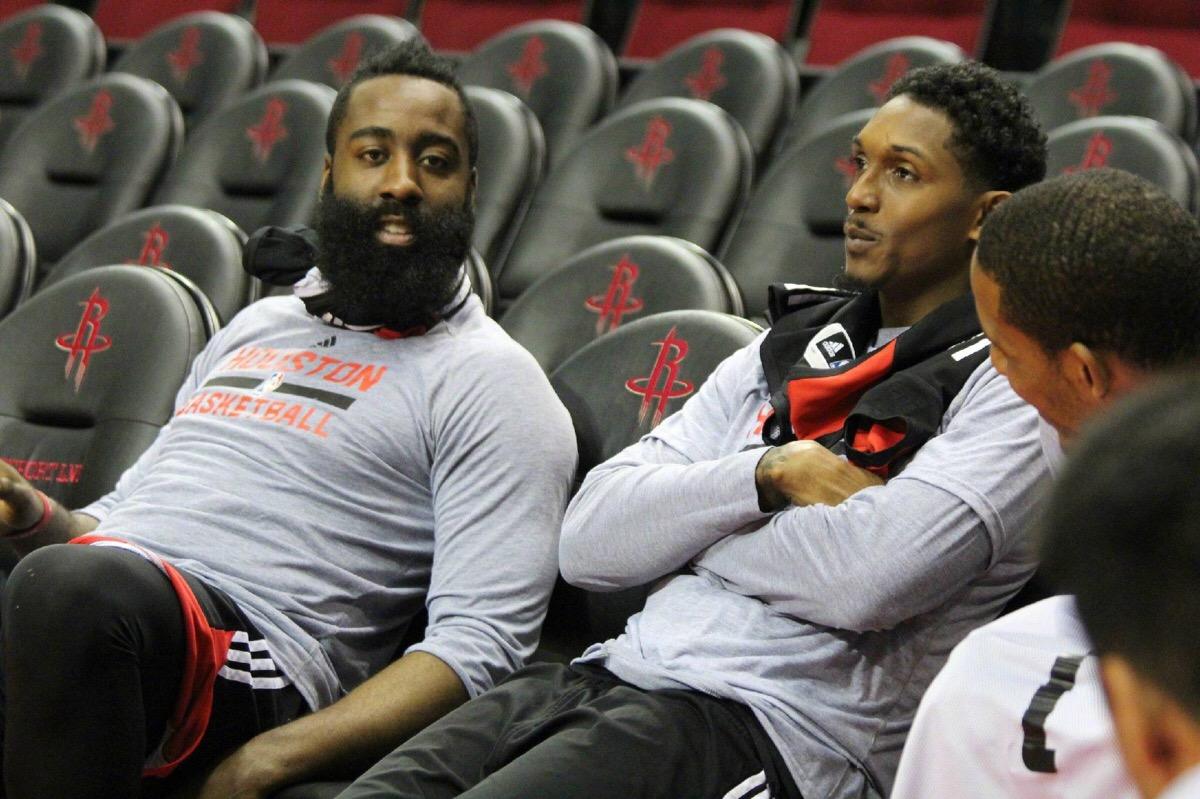 哈登非常意外的主动要求快船队将自己交易掉。虽然他的下家在哪里，没有人知道，但是像