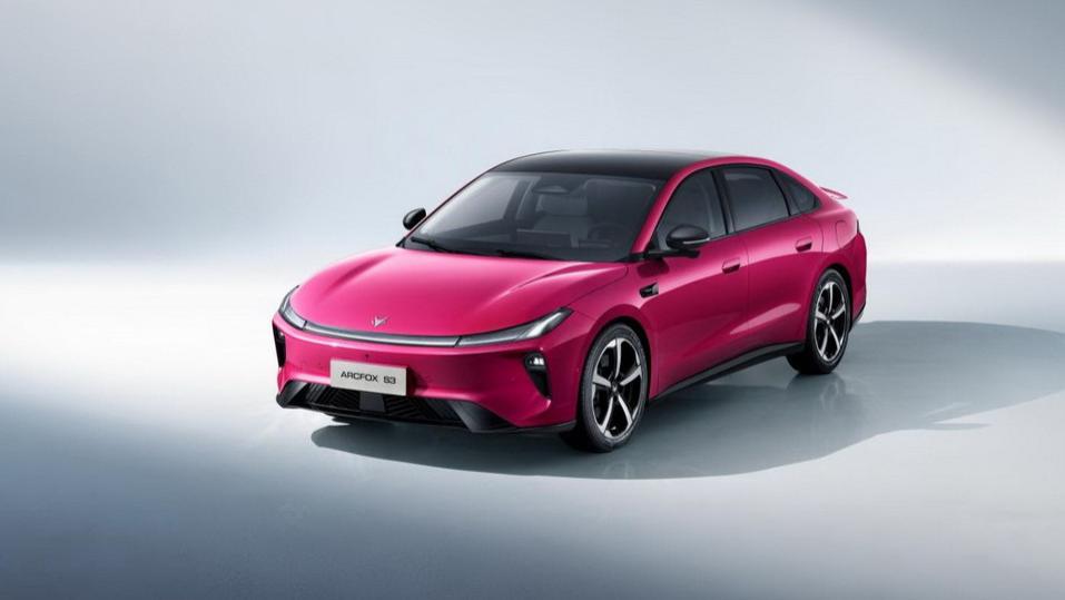 能躺平可换电，极狐S3正式开启预售6.48万元起，重构纯电家轿出行标准