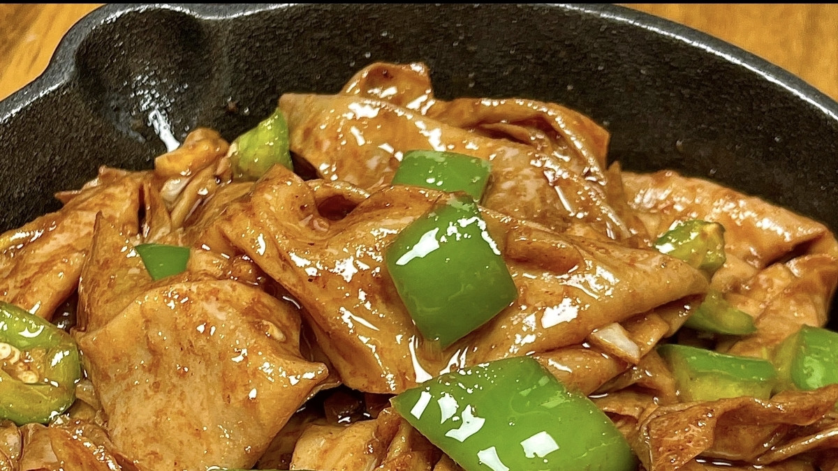 青椒炒豆皮：5分钟搞定，孜然香浓越吃越上瘾