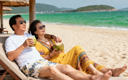 妻子坚持丁克15年突然怀孕，丈夫怒提离婚，直到医生把B超单放在灯下，他看清那个胎儿的形状后崩溃了