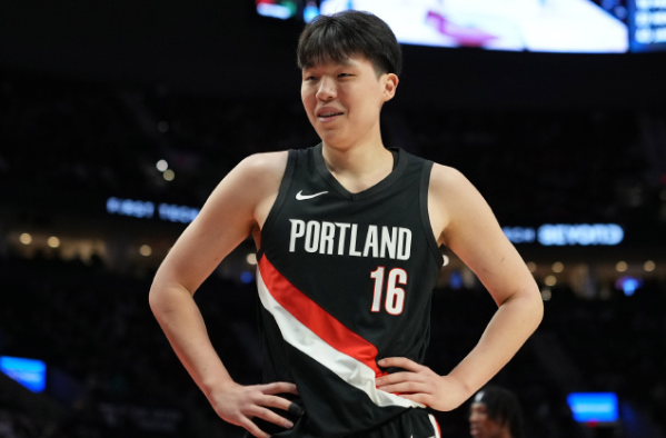 再也不是2分1板了，这次是5分1板！开拓者对战步行者，杨瀚森最后4分钟登场，投篮