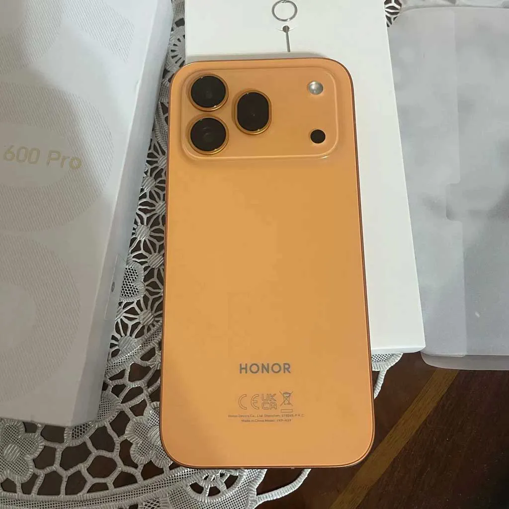 荣耀 600 Pro 真机实拍图曝光，设计谜团揭晓致敬苹果？