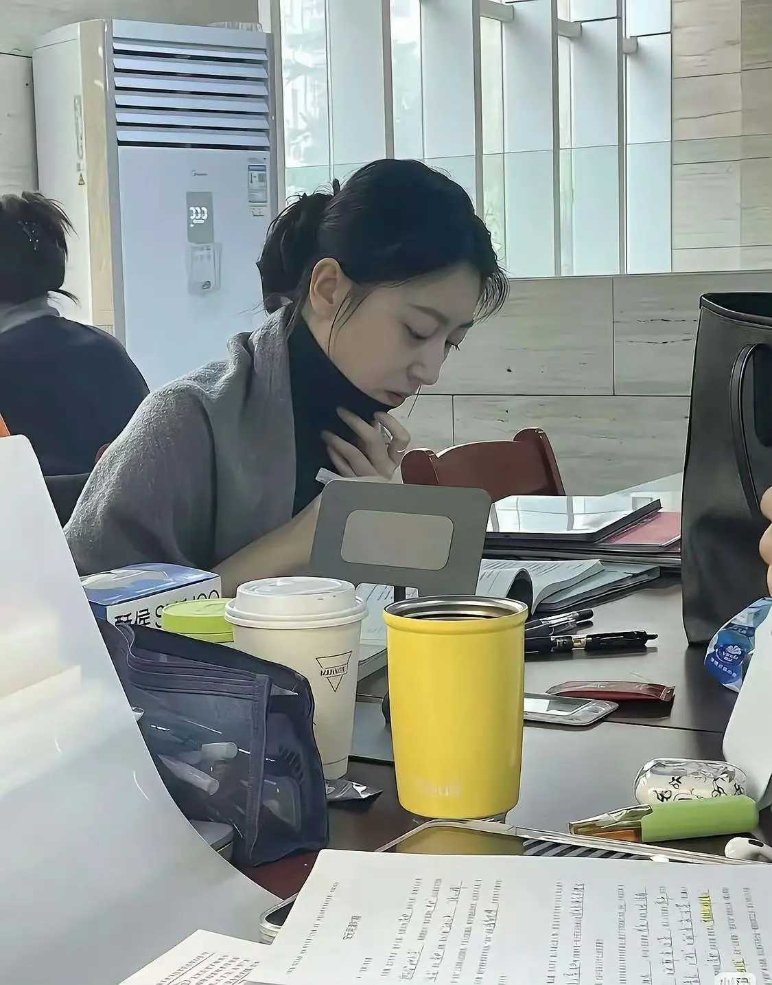 我当初要是有这么好看的老师也不至于学习不好