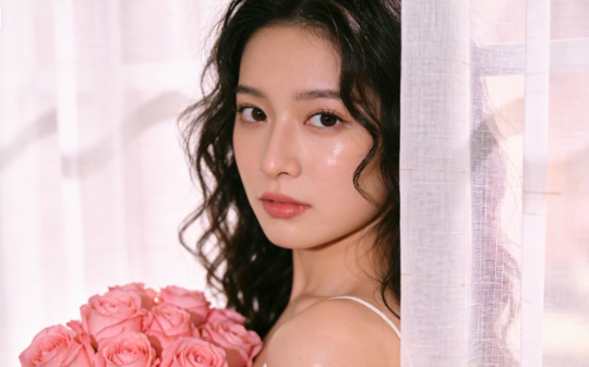 直播决赛时妈妈毁了我作品，我笑着断绝关系。逃走后才发现，那张名为“亲情”的网，早已布满了淬毒的刀