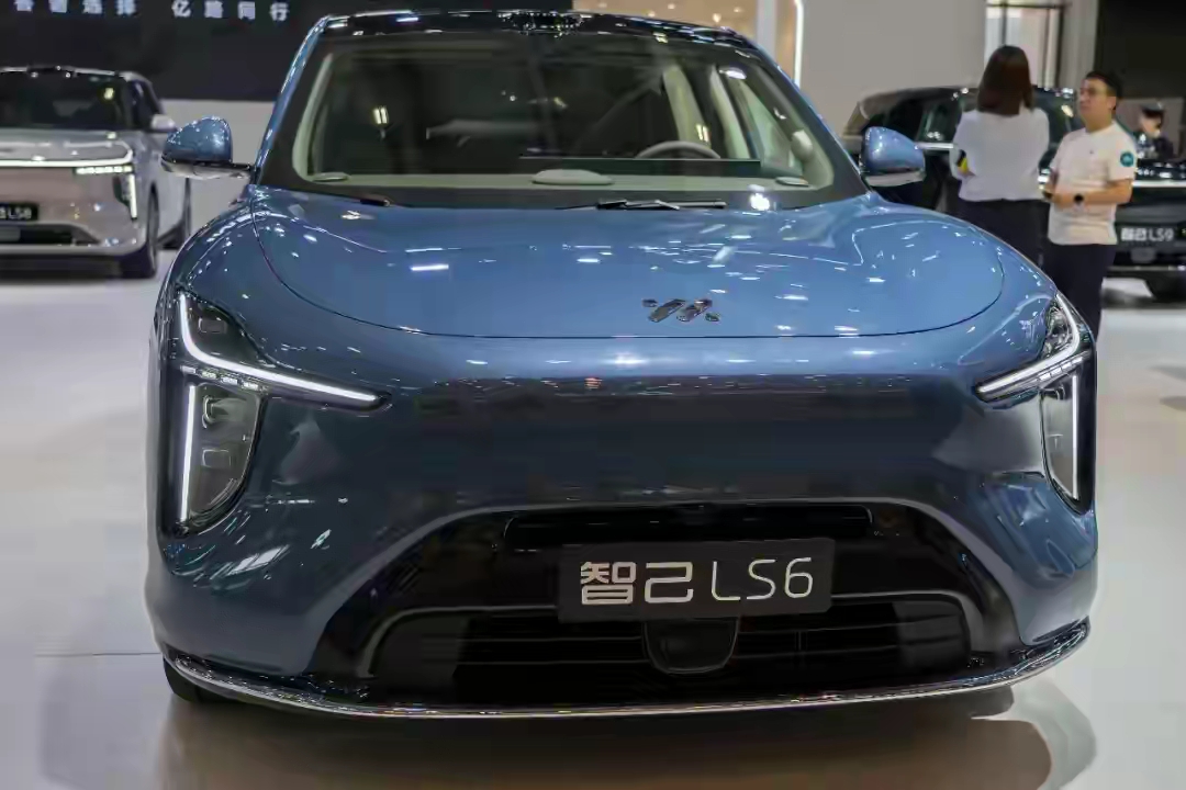 2026还没有过半，各车企已经发布超500款新能源新车。看到媒体报道的这数据，知