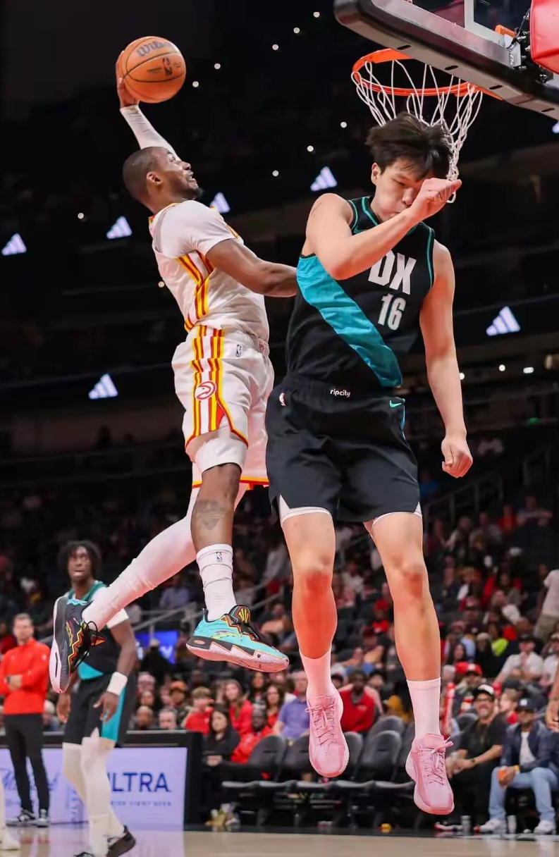 库明加这小子也是不争气，刚打了三场好球就出现伤病了。
勇士那边正为了这笔交易后悔