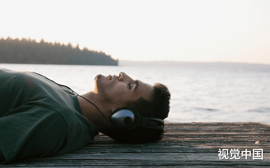 我在年货里加了一箱车厘子，妈妈骂我太虚荣，存心讽刺两手空空回家过年的弟弟