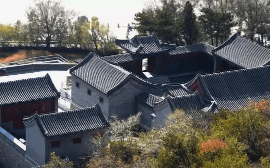 1991年，我借了高利贷买了套四合院，所有人骂我失心疯了，买清朝的破房子，但很快他们就惊得说不出话…