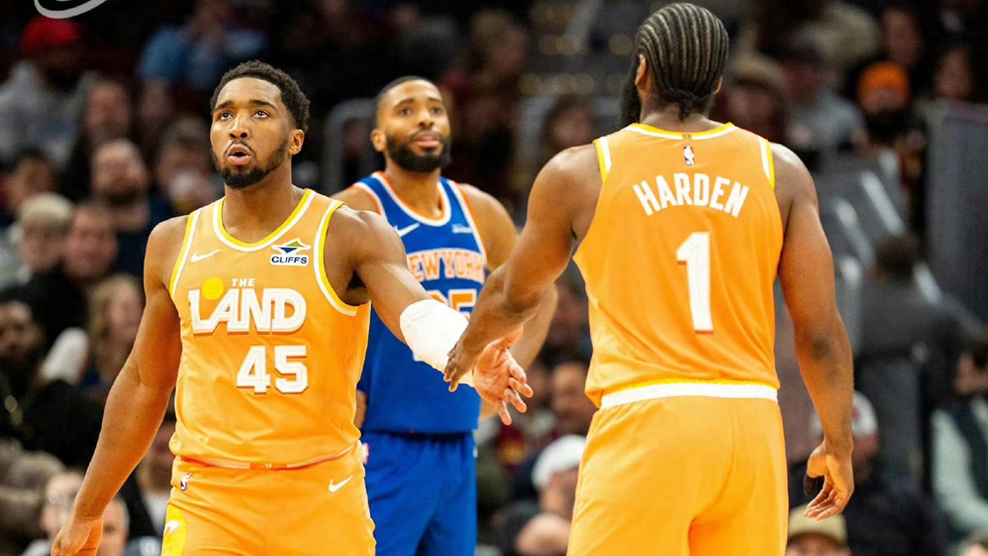 骑士大胜赛后采访：哈登再赞米切尔