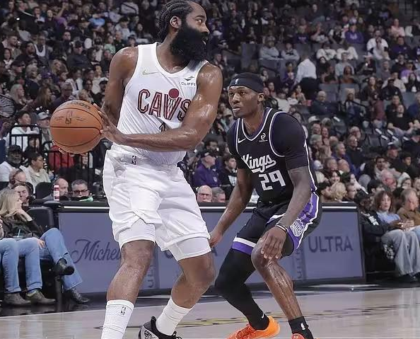 明天对阵猛龙就得哈登打开，哈登打开需要做好这几点
开场就让哈登先来发起进攻，因为