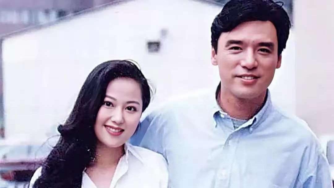 章小蕙与钟镇涛的这段婚姻证明: 恋爱脑的女生没有好结果