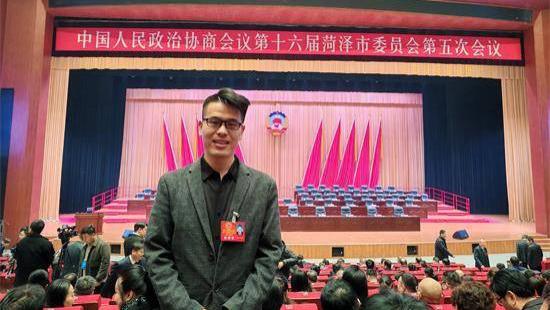 才华赋翰墨 丹心绘春秋——记当代书画家侯涛龙