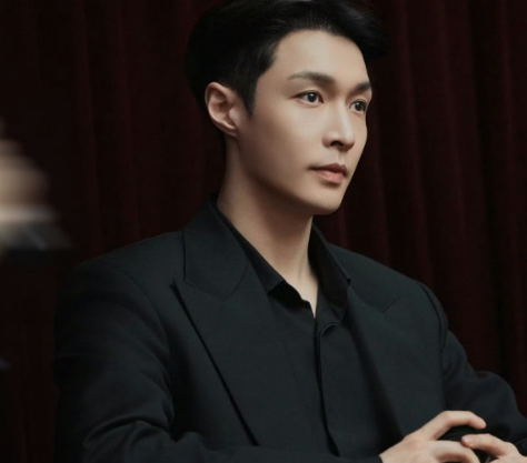 许久没有消息的张艺兴
连续3次发文，字里行间都是激动，也打脸了之前的谣言，这到底