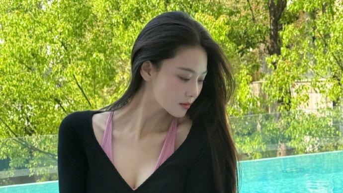 张馨予自揭前凸后翘身材真相：不是练的，是饿的