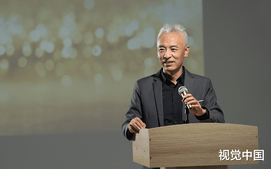 作为大山里的镇长，他故意违逆上级招来督察组，纪委走进大山后，看清了这里的一切