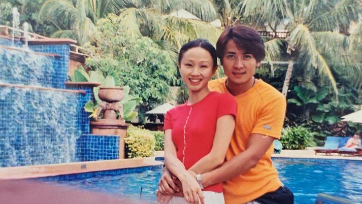 汪海林曝保剑锋拍戏遭女友持刀捅伤，只因未接电话？真相成谜