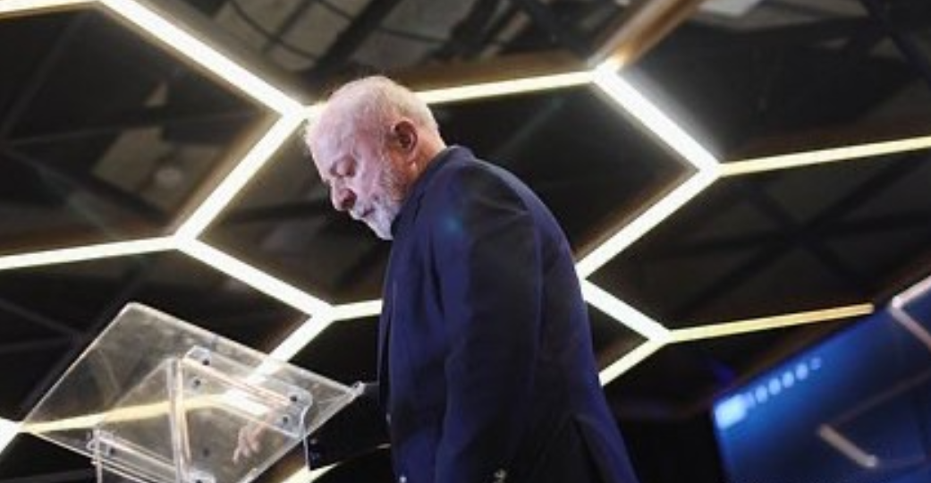 巴西总统卢拉怒批国家队球员迟迟未回归巴西。他说，在结束美加墨世界杯后，巴西球员除