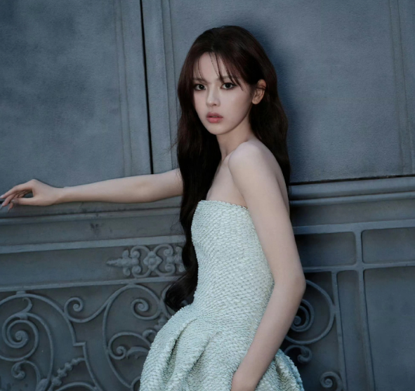 你可以说杨超越没文化也可以说她情商低
但唯独有一点，你喷不了，那就是这个女人真的