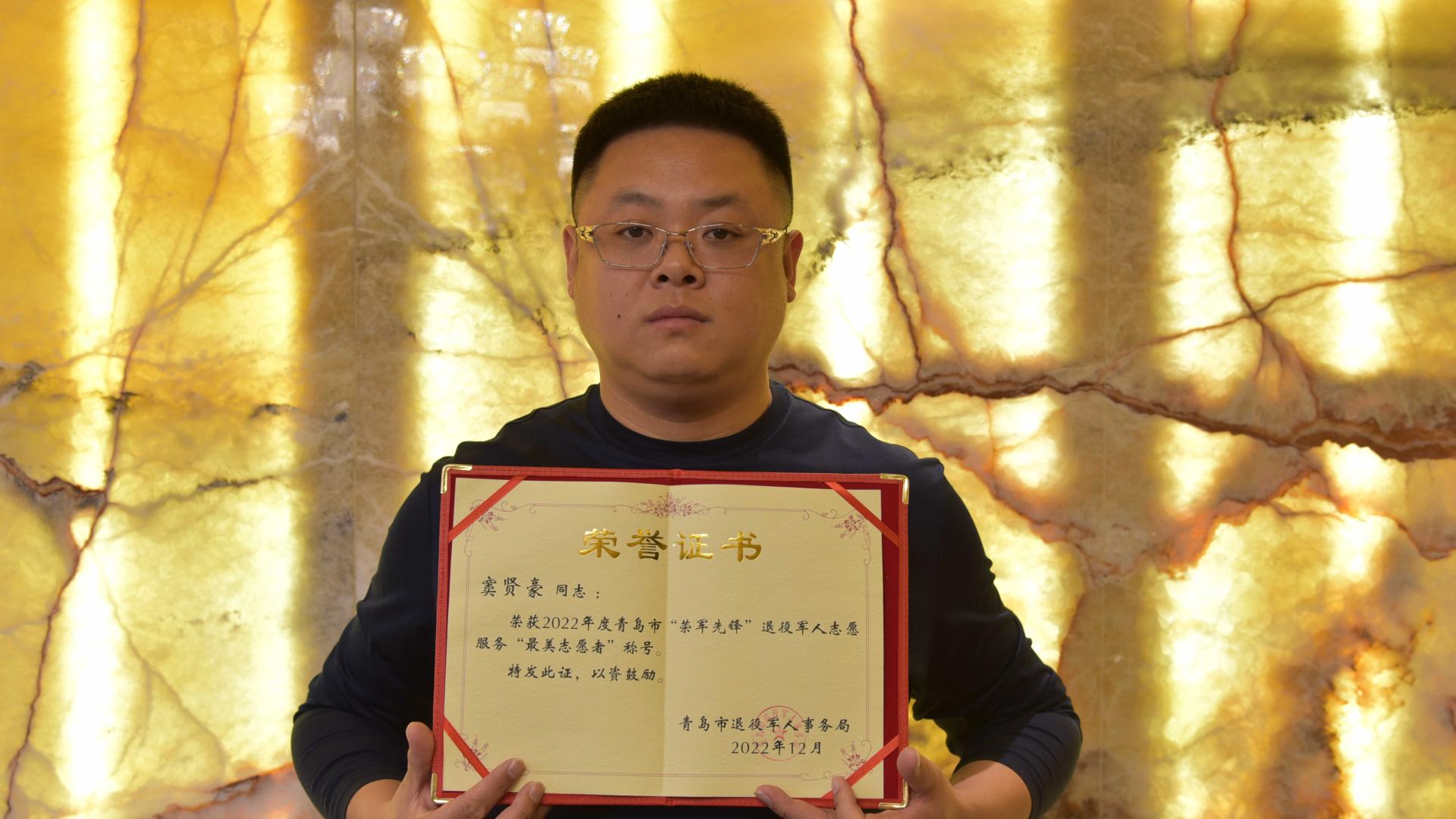 温情暖烈属 青承酒店走访慰问老年烈士子女