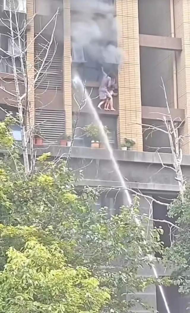 连云港火灾致3岁女童身亡，云梯之问