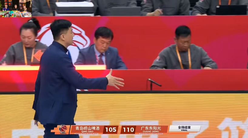 广东队加时绝杀青岛！获得关键胜利。
广东宏远做客青岛，萨林杰，萨姆纳受伤未出战，