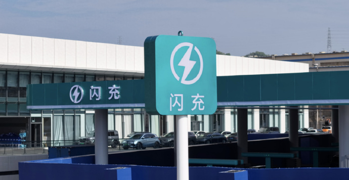新能源渗透率破60%，4月比亚迪狂卖32万辆