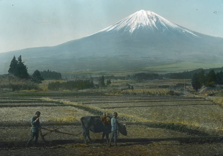 1935年，日本富士山，终年积雪。