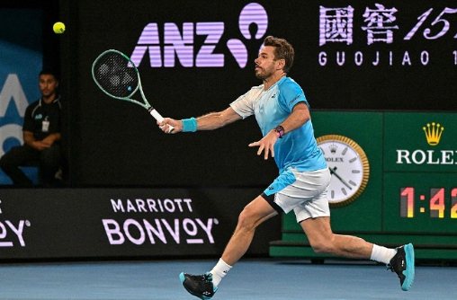 澳网2026男单第三轮，2014年赛会冠军、持外卡参赛的瑞士老将瓦林卡激战四盘以