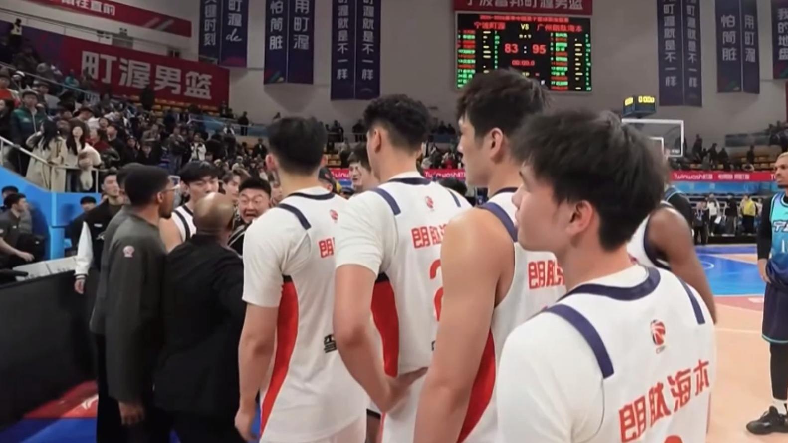 差点大打出手！现役国手乱开地图炮，引发两队赛后冲突，恐遭CBA重罚