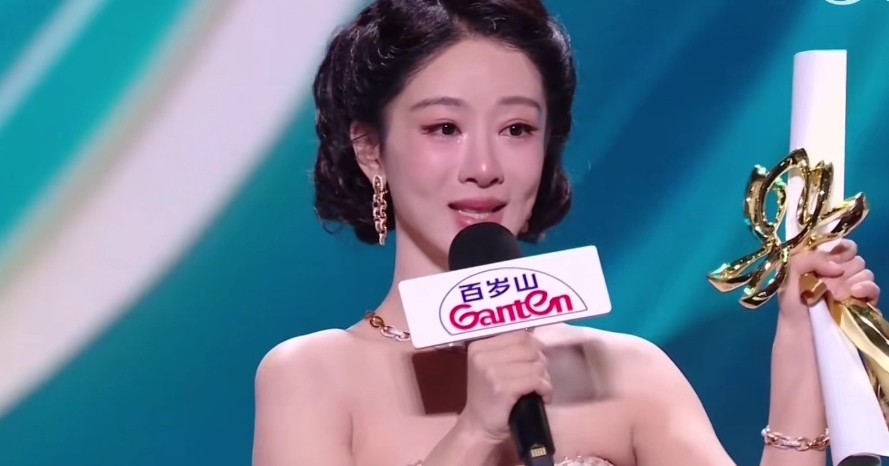 白玉兰这夜太抓马！杨紫哭完杨幂哭，孙俪吴越坐后排表情管理满分