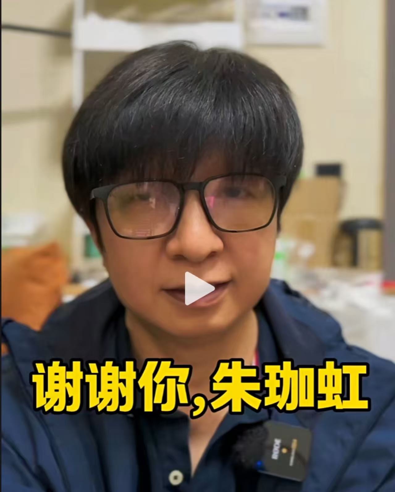 “浙江又火了！”男子在广东行驶证需要换证，被杭州车管所的工作人员要求本人或者朋友