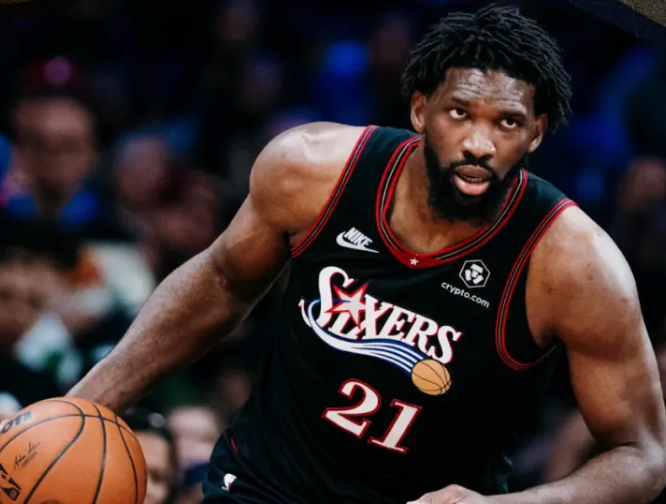 NBA季后赛，76人96-128不敌凯尔特人。
赛后乔-马祖拉表示，恩比德凭借造