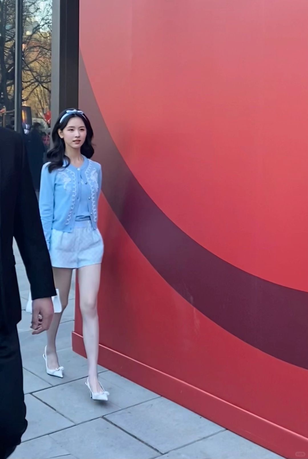 我天啊，我在成都碰到了哪个女明星啊？ 真的和电视上看到的一样美丽，五官精致，皮肤