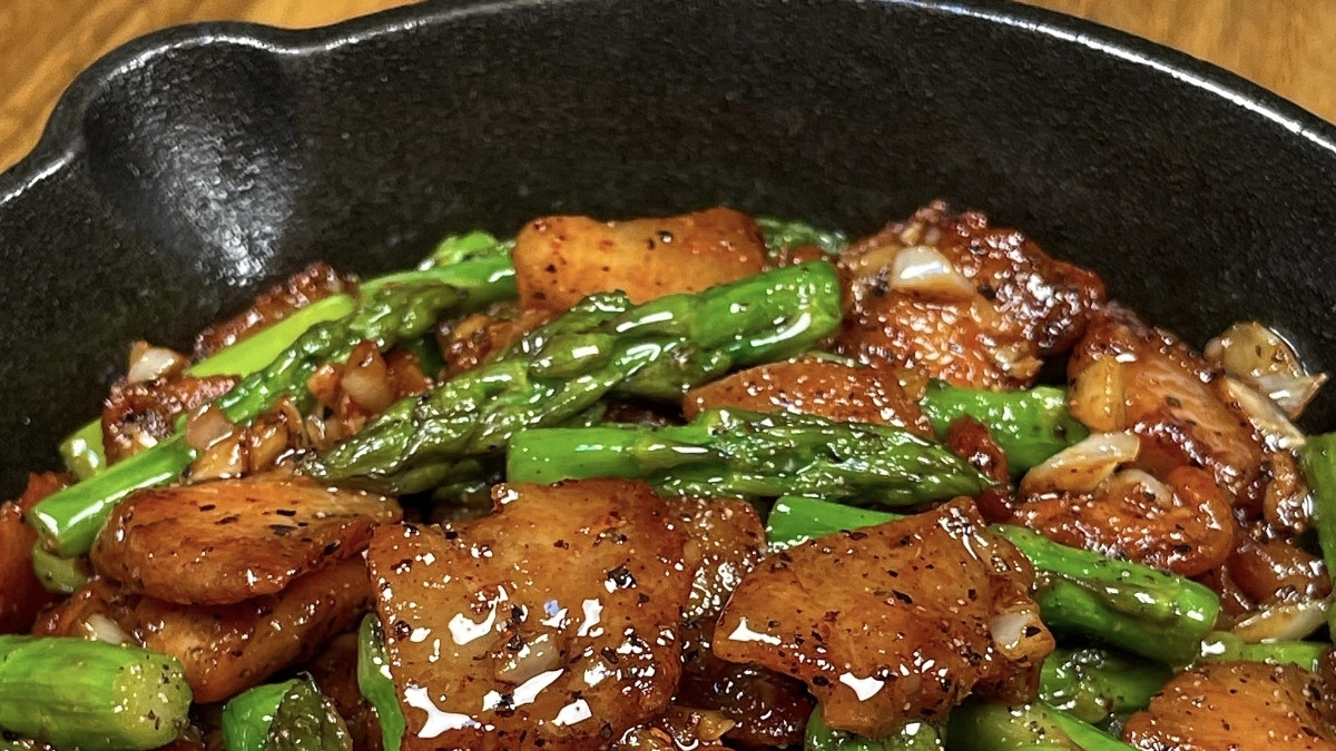 芦笋炒鸡胸肉：一道让家常菜瞬间高级的黄金搭档