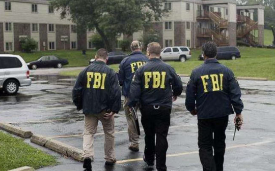 中国芯片专家被美国FBI全球通缉，悬赏25万美金，面对通缉，他只说了10个字