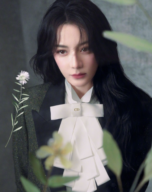 克制里藏着极致的热爱，严谨中透着诗意的从容