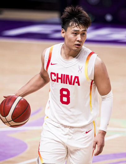 上个休赛期北京要是全力去引进贺希宁而不是全是赵睿，估计现在就成了
赵睿只是名气大