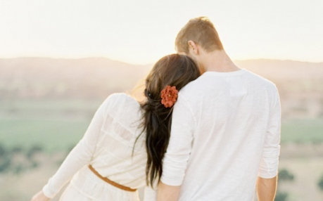 小舅子网赌输百万，丈母娘竟逼女婿帮忙还债，见到妻子不吭声，他心都凉了