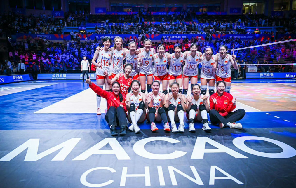 随着中国女排3-2逆转美国女排，世界女排联赛四强名单更新出炉，具体如下:

中国