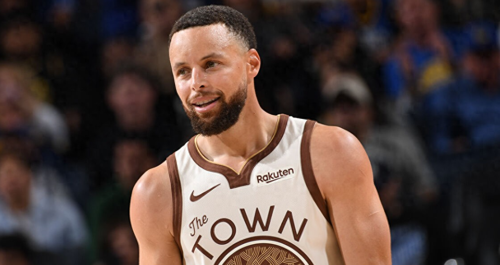 4月8日，勇士主场110-105力克国王结束4连败。
此役是斯蒂芬-库里复出的第