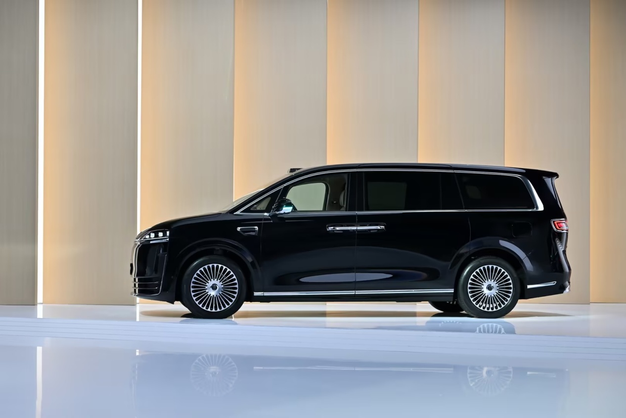 终于见到智界V9真车