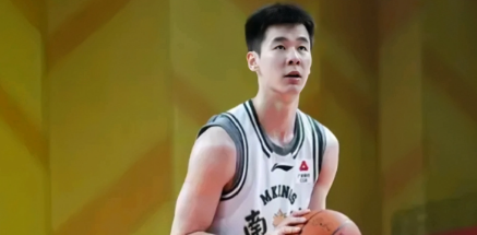 中国男篮球员郭昊文有望代表国王出战夏季联赛。据国内媒体透露，中国男篮球员郭昊文有