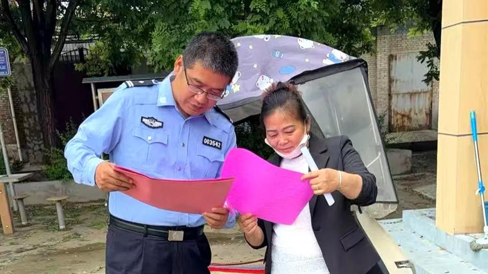 乾县交警进村入户开展交通安全宣传